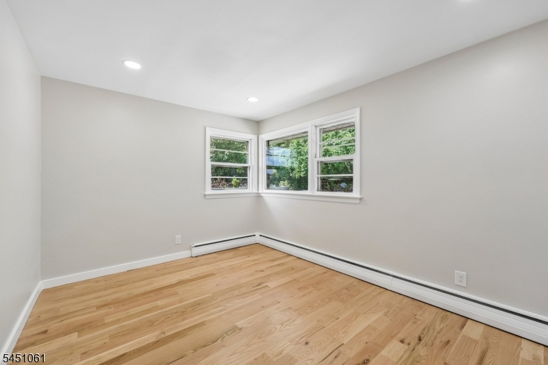 33 Lotz Ave
