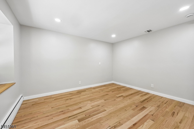 33 Lotz Ave