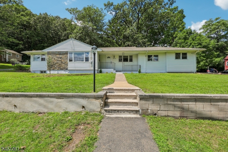33 Lotz Ave