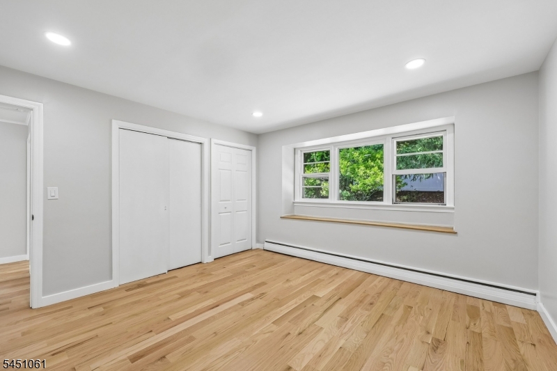 33 Lotz Ave