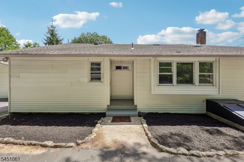 33 Lotz Ave