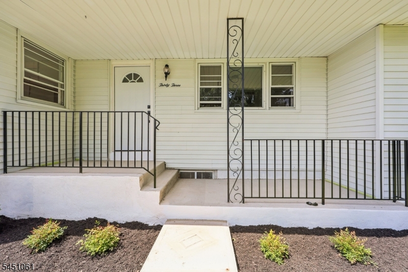 33 Lotz Ave