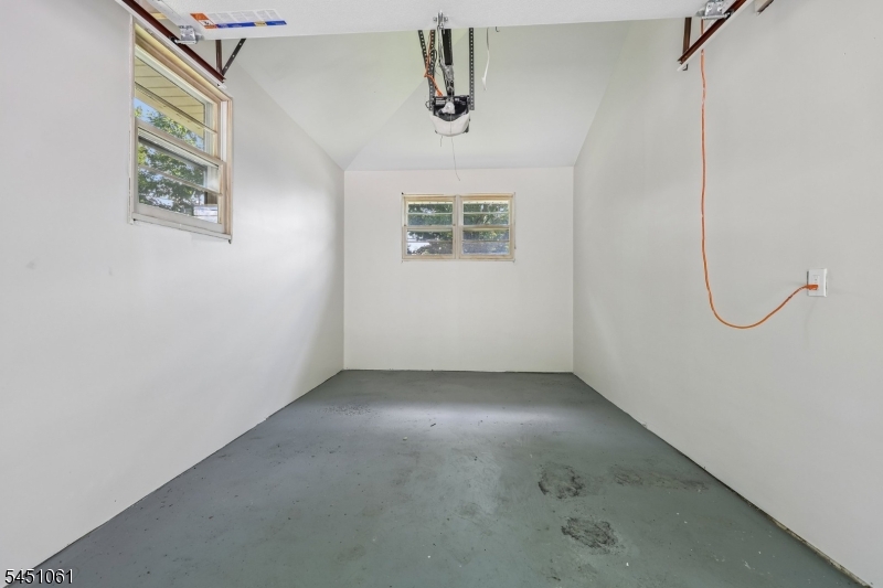 33 Lotz Ave