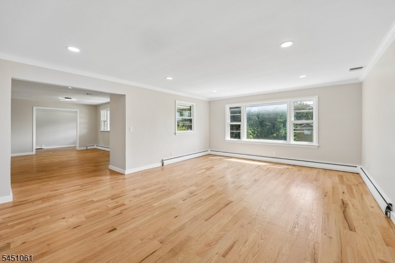 33 Lotz Ave