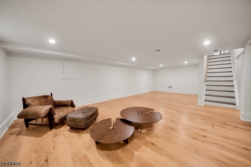 160 Beacon St