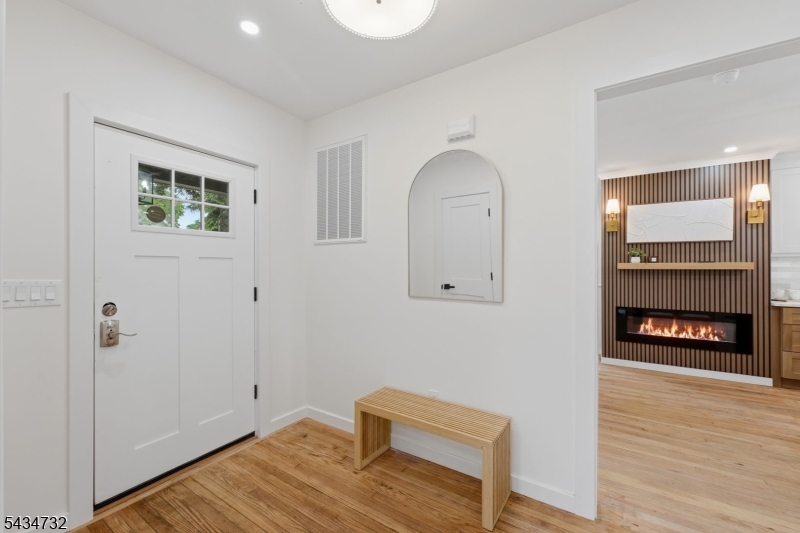 166 Lincoln St