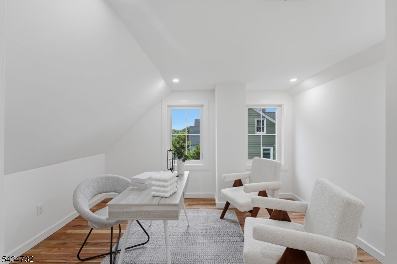 166 Lincoln St