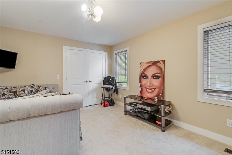 25 N Hillside Ave