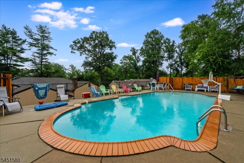 25 N Hillside Ave