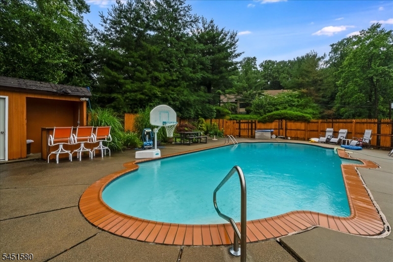 25 N Hillside Ave
