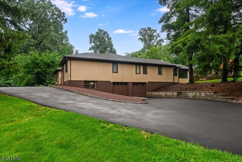 25 N Hillside Ave