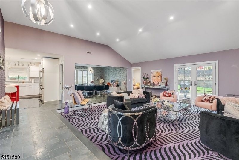 25 N Hillside Ave