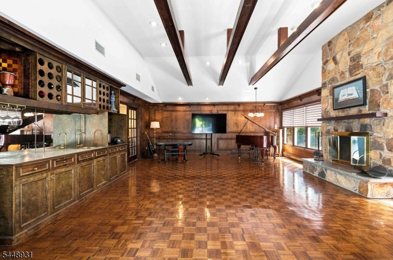 700 Oak Ln