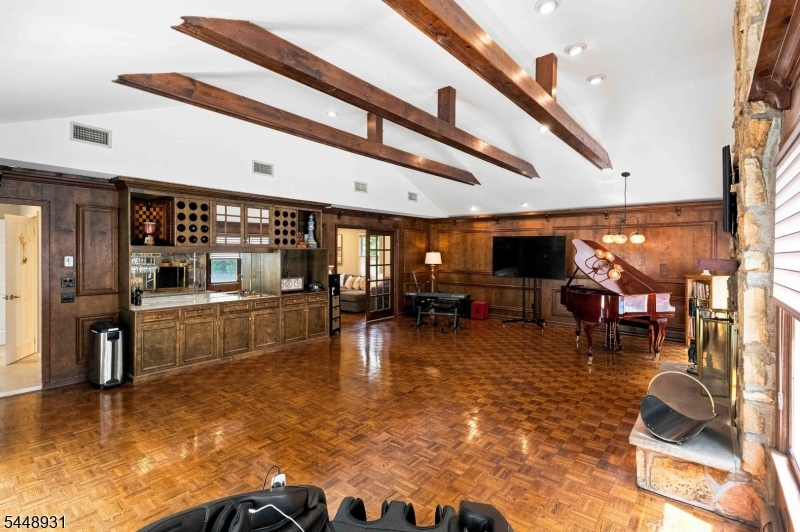 700 Oak Ln
