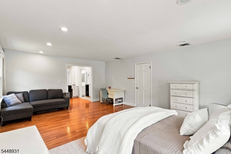 700 Oak Ln