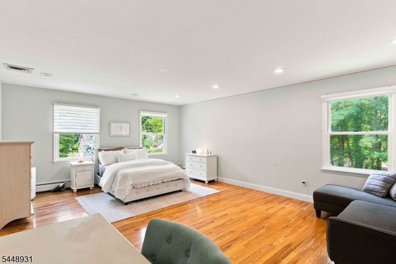 700 Oak Ln
