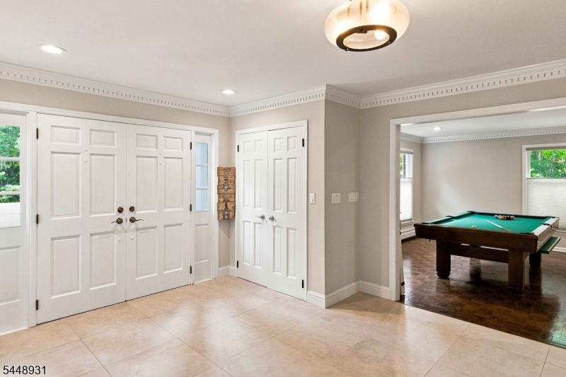 700 Oak Ln