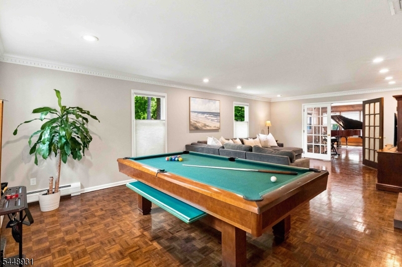 700 Oak Ln