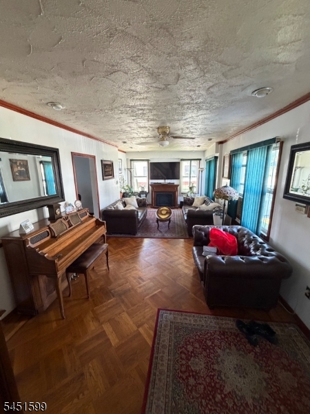 200 Lincoln Pl