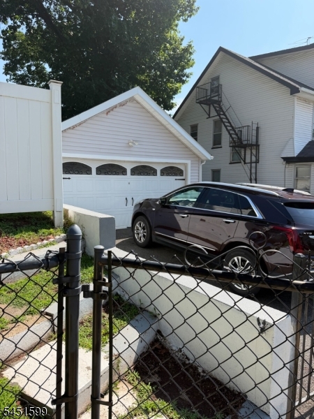 200 Lincoln Pl
