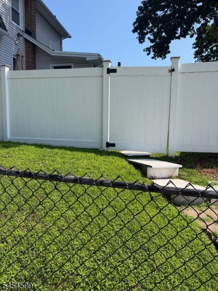 200 Lincoln Pl