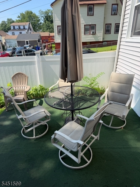 200 Lincoln Pl