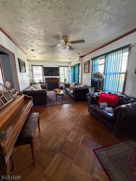 200 Lincoln Pl