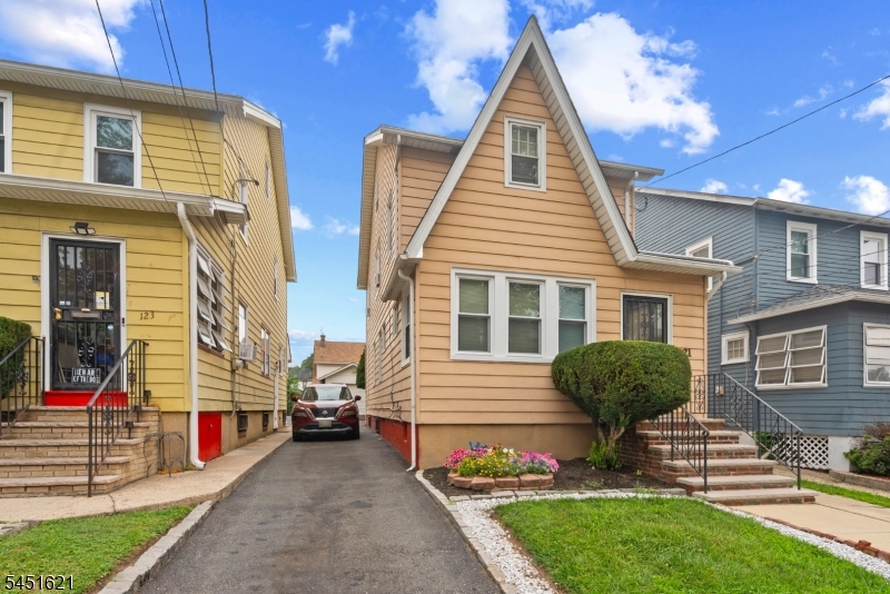 121 Schofield St