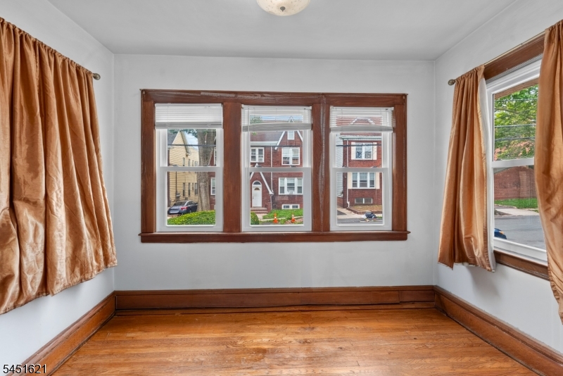 121 Schofield St