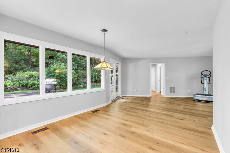 10 Saddle Hill Rd