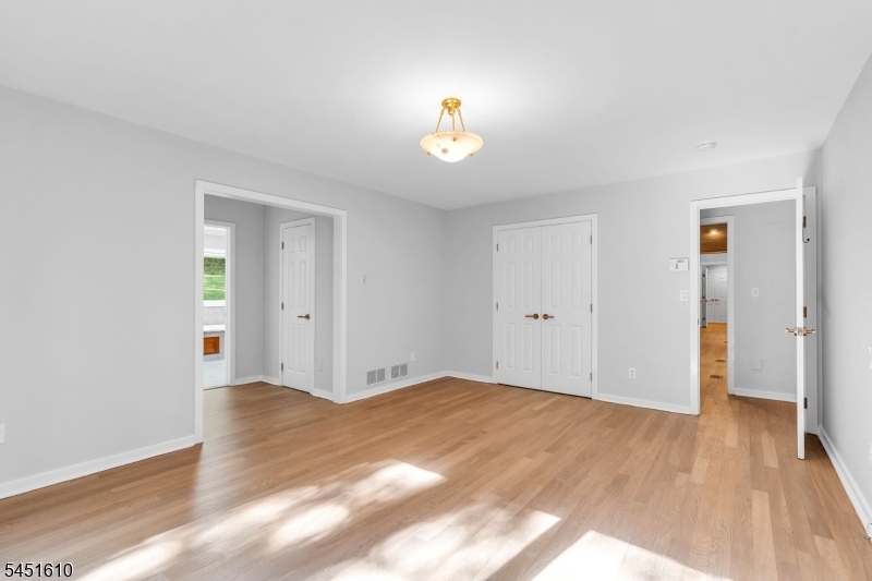 10 Saddle Hill Rd