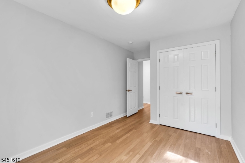 10 Saddle Hill Rd