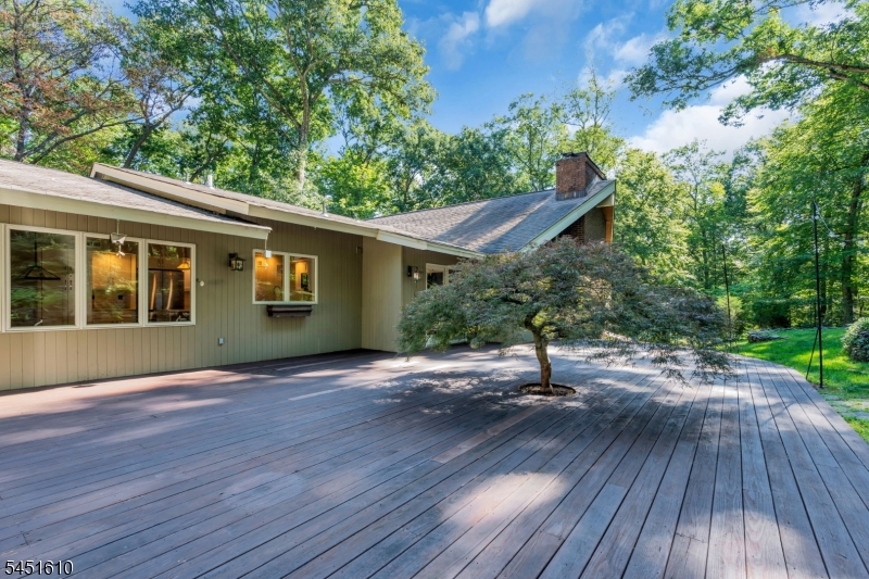 10 Saddle Hill Rd