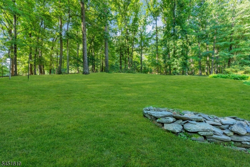 10 Saddle Hill Rd