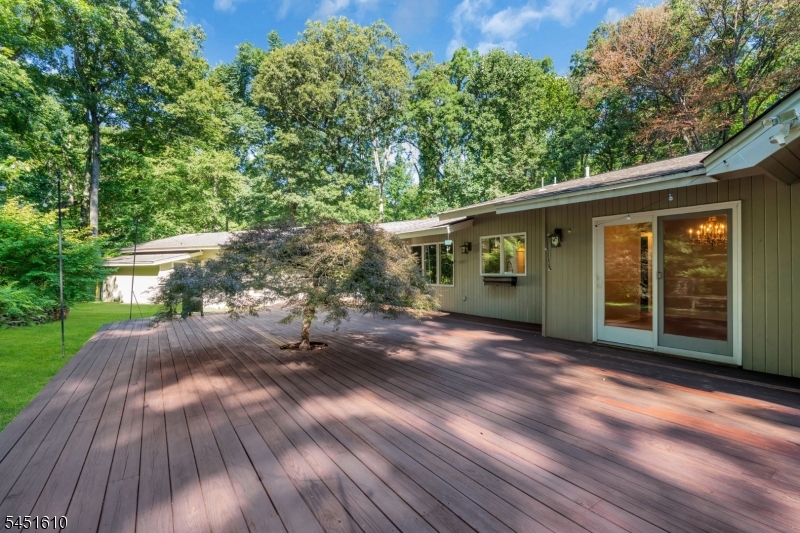 10 Saddle Hill Rd
