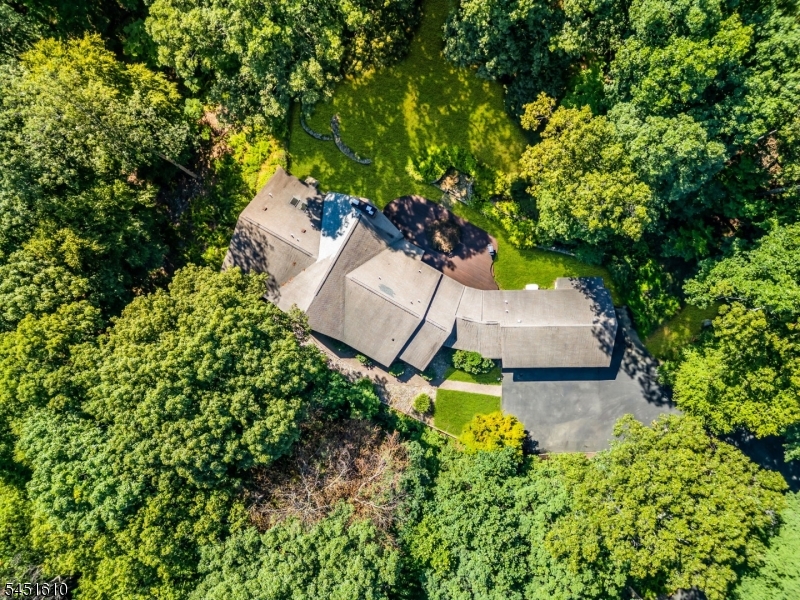 10 Saddle Hill Rd