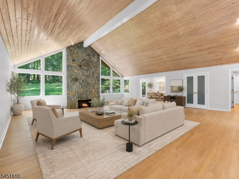 10 Saddle Hill Rd