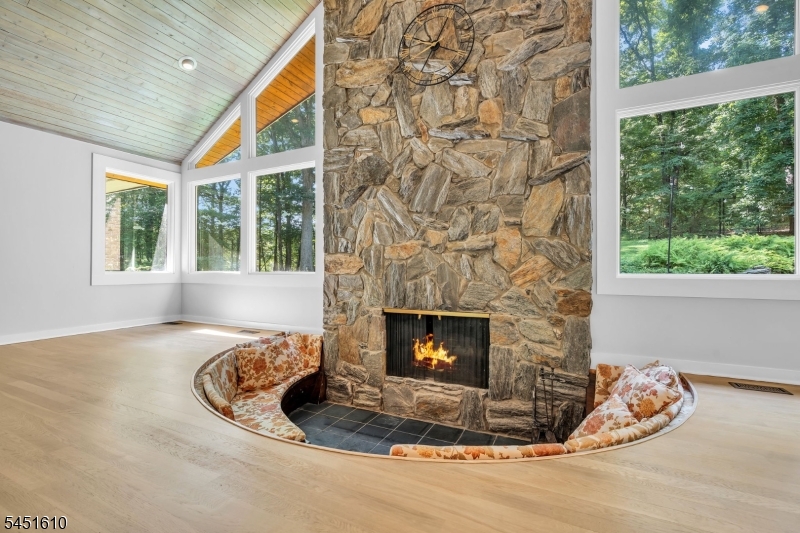10 Saddle Hill Rd