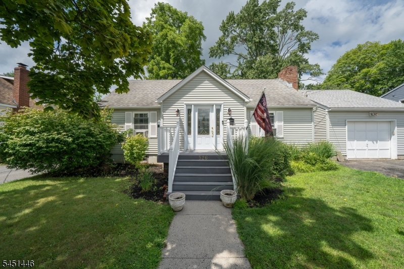 526 Grand Ave