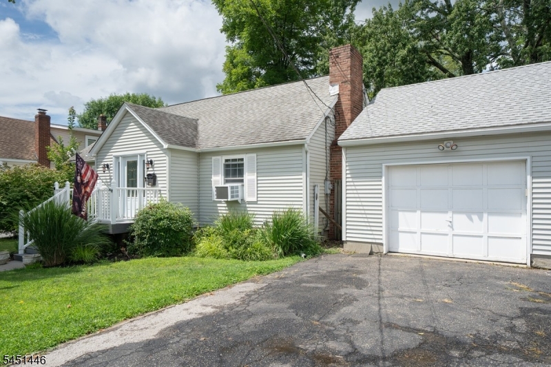 526 Grand Ave