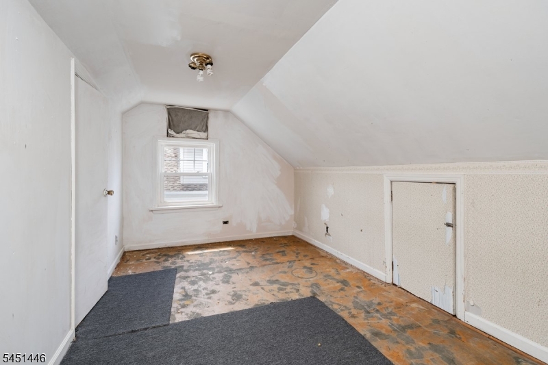 526 Grand Ave