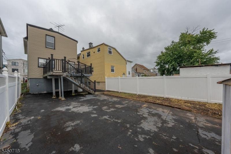 352 Forest St