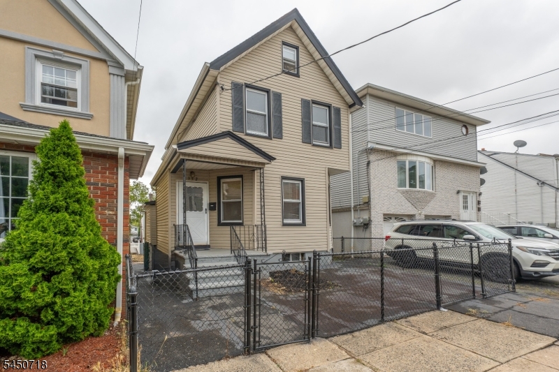 352 Forest St