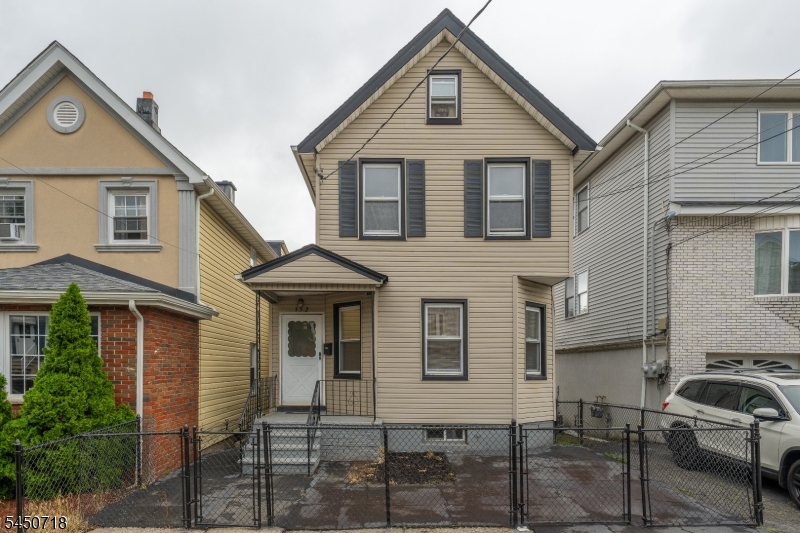 352 Forest St