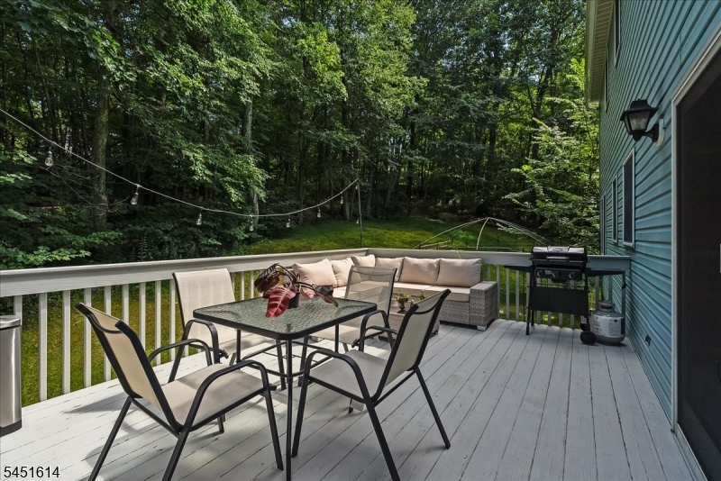 14 Pudding Stone Ln