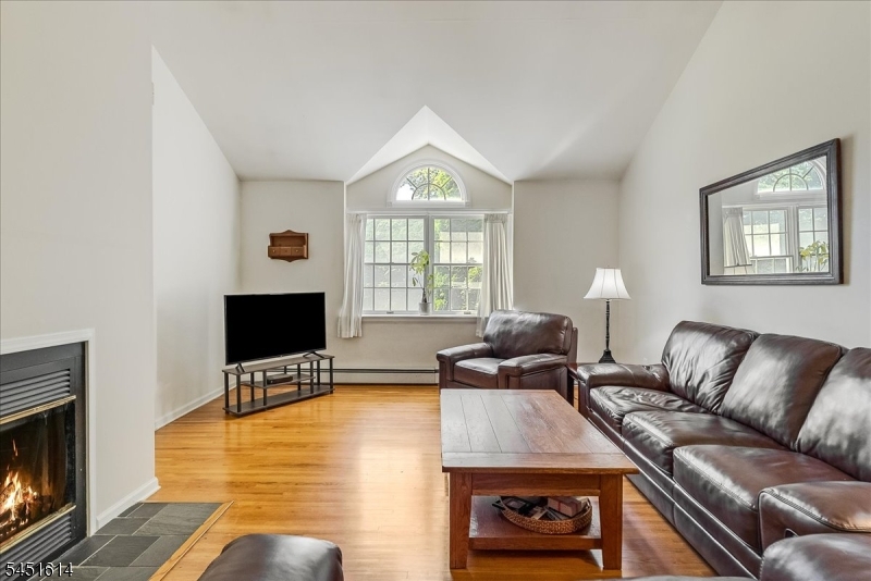 14 Pudding Stone Ln