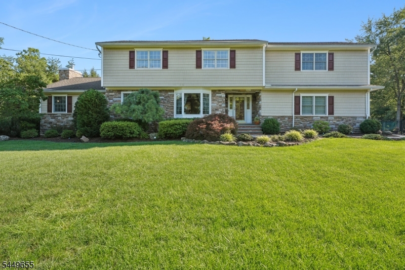 9 Pitcairn Dr