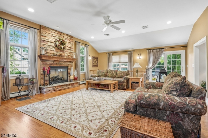 9 Pitcairn Dr