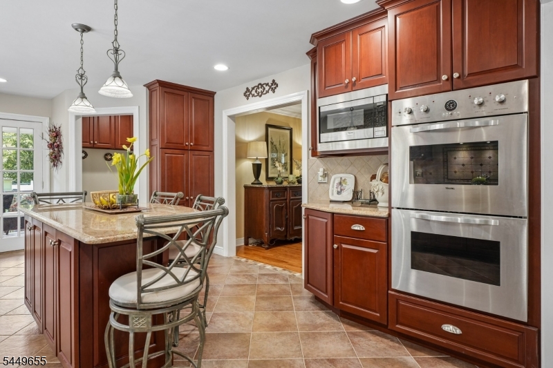 9 Pitcairn Dr