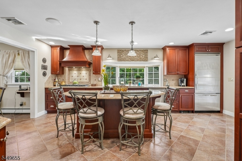 9 Pitcairn Dr